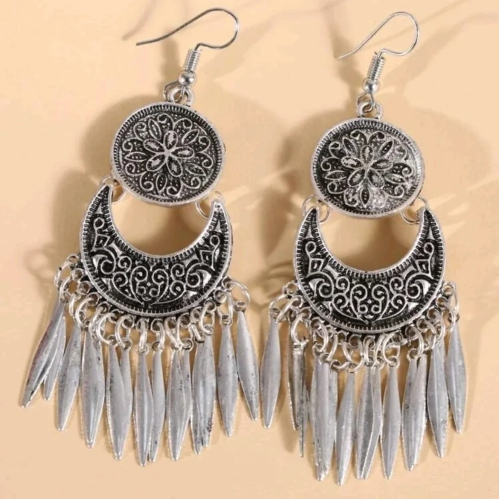 bohemian tassel drop silver metal earrings - Picture 3 of 7